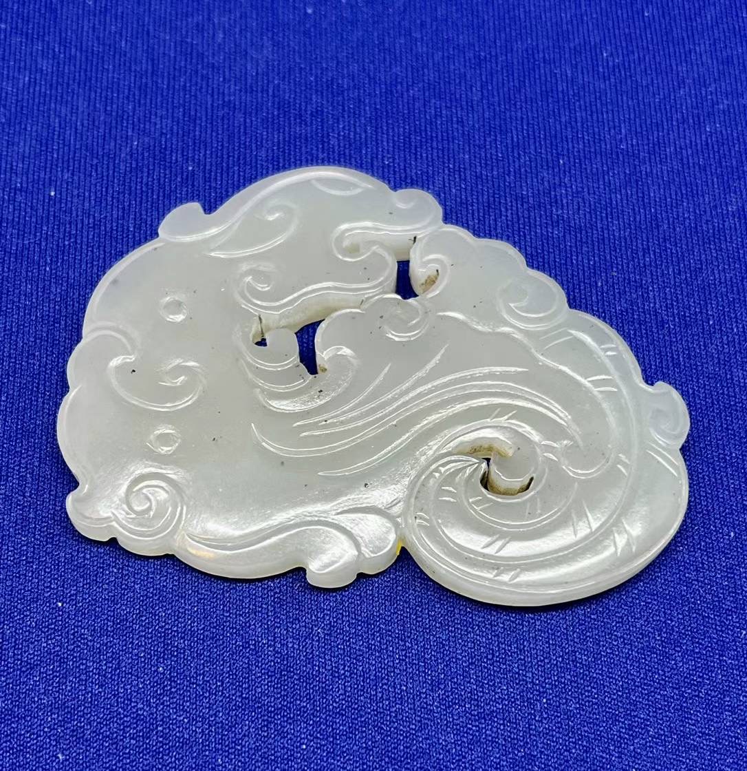 清代咬尾螭龙青玉佩- Jade Art Auction - Antique and