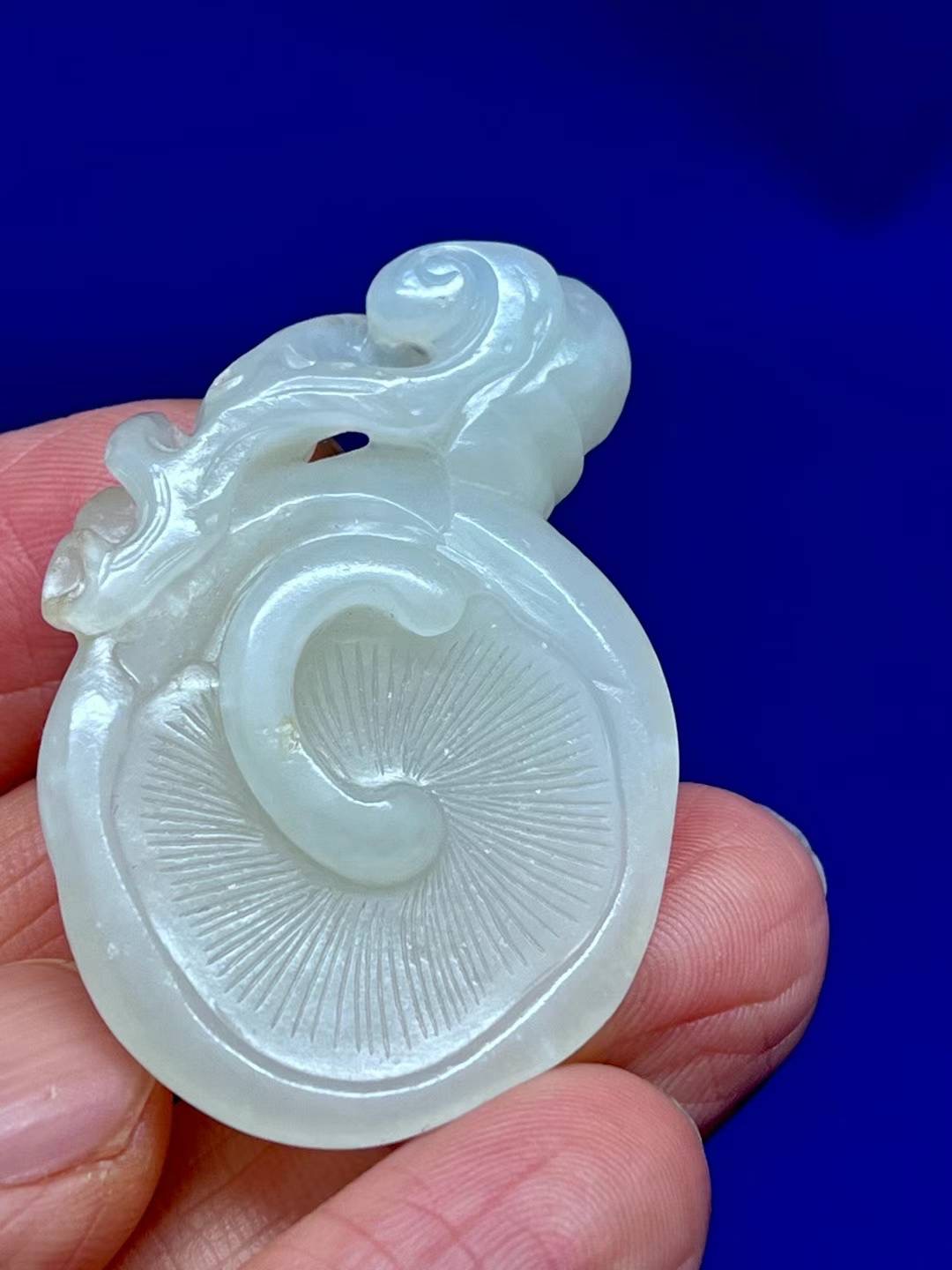 羊脂级籽料坠 Jade Art Auction Antique and Collectables in BC, Vancouver